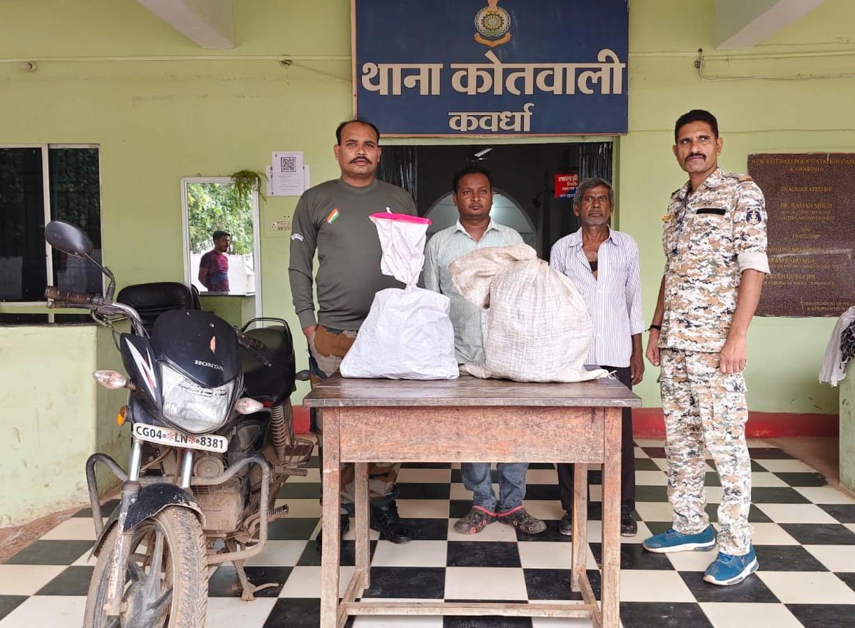 पुलिस की बड़ी कार्रवाई: 80 पौवा अवैध शराब के साथ दो तस्कर गिरफ्तार, मोटरसाइकिल भी जब्त 1 WhatsApp Image 2025 07 27 at 5.45.35 PM