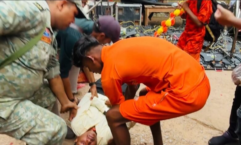 भोरमदेव में पुष्पवर्षा के दौरान हादसा: हेलीकॉप्टर की तेज हवा से गिरा LED पैनल, युवक घायल