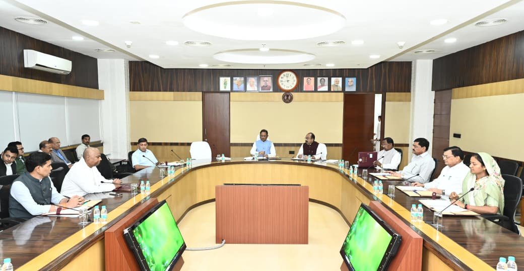 छत्तीसगढ़ कैबिनेट बैठक: रेत माफिया पर कसा शिकंजा, नई रेत नीति 2025 को मंजूरी | नवा रायपुर में इंटरनेशनल क्रिकेट अकादमी की स्थापना को हरी झंडी! 1 छत्तीसगढ़ कैबिनेट बैठक: रेत माफिया पर कसा शिकंजा, नई रेत नीति 2025 को मंजूरी | नवा रायपुर में इंटरनेशनल क्रिकेट अकादमी की स्थापना को हरी झंडी!
