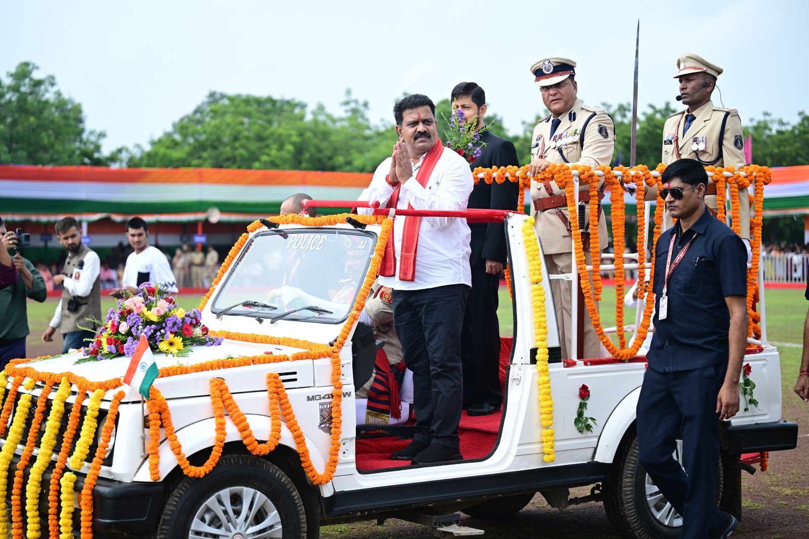 स्वतंत्रता दिवस 2025: उपमुख्यमंत्री विजय शर्मा ने दुर्ग में ध्वजारोहण कर परेड की सलामी ली 1 स्वतंत्रता दिवस 2025: उपमुख्यमंत्री विजय शर्मा ने दुर्ग में ध्वजारोहण कर परेड की सलामी ली