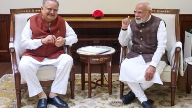 कैबिनेट विस्तार से पहले दिल्ली पहुंचे विधानसभा अध्यक्ष डॉ. रमन सिंह, प्रधानमंत्री मोदी से की मुलाकात 2 कैबिनेट विस्तार से पहले दिल्ली पहुंचे विधानसभा अध्यक्ष डॉ. रमन सिंह, प्रधानमंत्री मोदी से की मुलाकात