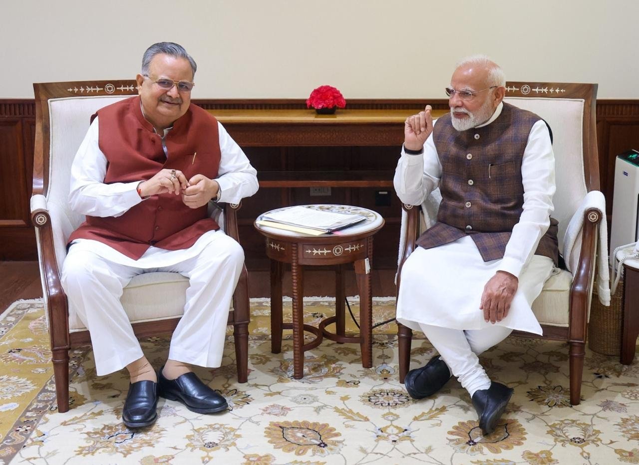 कैबिनेट विस्तार से पहले दिल्ली पहुंचे विधानसभा अध्यक्ष डॉ. रमन सिंह, प्रधानमंत्री मोदी से की मुलाकात 1 कैबिनेट विस्तार से पहले दिल्ली पहुंचे विधानसभा अध्यक्ष डॉ. रमन सिंह, प्रधानमंत्री मोदी से की मुलाकात
