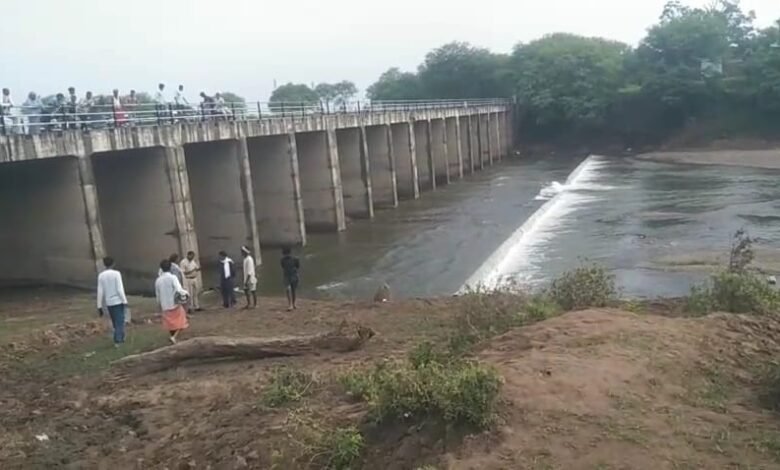 हाफ नदी में तैरता मिला वृद्ध का शव, इलाके में फैली सनसनी; मंगलवार दोपहर से लापता था बुजुर्ग, परिजनों को नहीं थी अनहोनी की आशंका 1 हाफ नदी में तैरता मिला वृद्ध का शव, इलाके में फैली सनसनी; मंगलवार दोपहर से लापता था बुजुर्ग, परिजनों को नहीं थी अनहोनी की आशंका