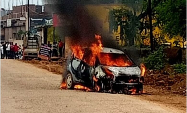 कवर्धा बायपास पर हुआ खौफनाक हादसा : चलती कार में लगी भीषण आग, बाल-बाल बचा चालक; कुछ ही मिनटों में जलकर खाक हुई पूरी कार