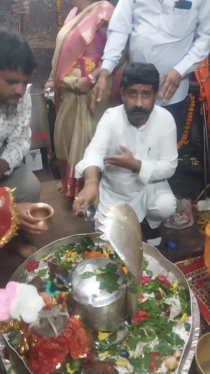 कैलाश मानसरोवर समेत पवित्र नदियों के जल से हुआ भोरमदेव शिवलिंग का अभिषेक 1 कैलाश मानसरोवर समेत पवित्र नदियों के जल से हुआ भोरमदेव शिवलिंग का अभिषेक