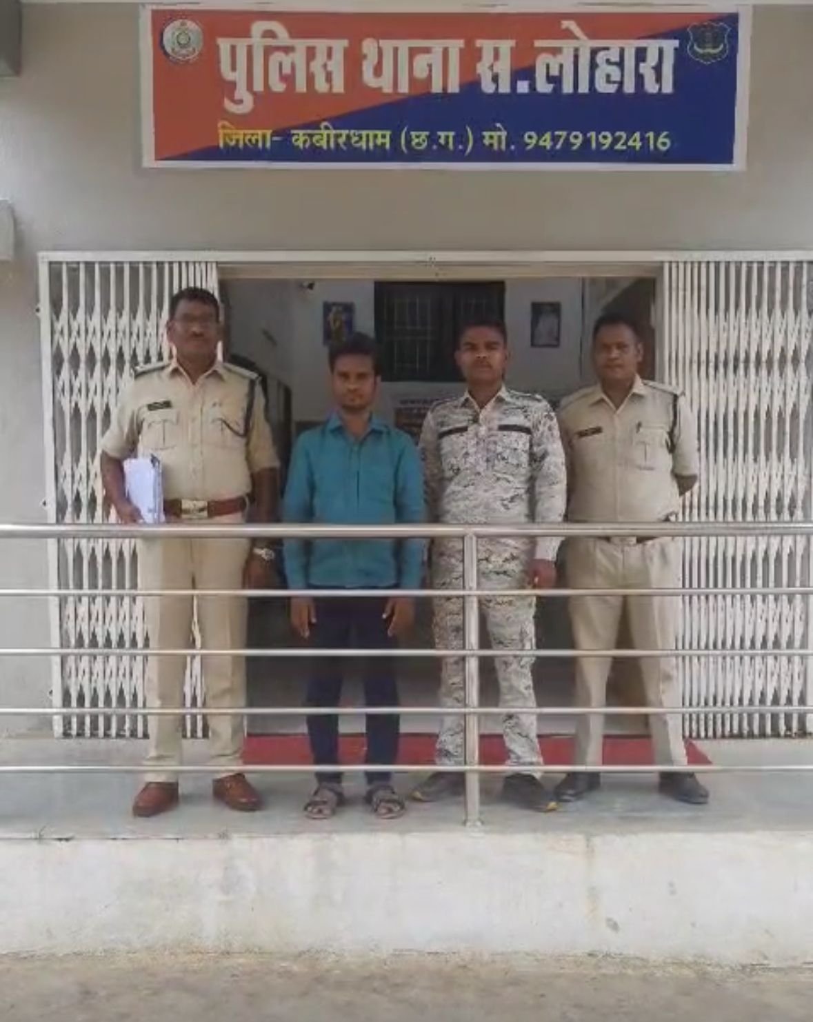 पुलिस की बड़ी कार्रवाई: सरकारी नौकरी के नाम पर ₹10 लाख ठगी, आरोपी गिरफ्तार 1 पुलिस की बड़ी कार्रवाई: : सरकारी नौकरी के नाम पर ₹10 लाख ठगी, आरोपी गिरफ्तार
