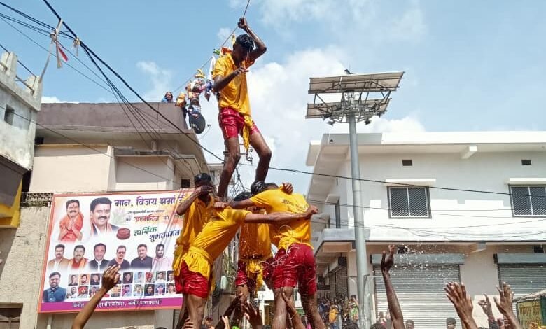 आला रे आला गोविंदा आला” की गूंज के बीच कवर्धा में शुरू हुआ दही हांड़ी उत्सव, गांधी मैदान व भारत माता चौक में होगा भव्य आयोजन 12 आला रे आला गोविंदा आला” की गूंज के बीच कवर्धा में शुरू हुआ दही हांड़ी उत्सव, गांधी मैदान व भारत माता चौक में होगा भव्य आयोजन