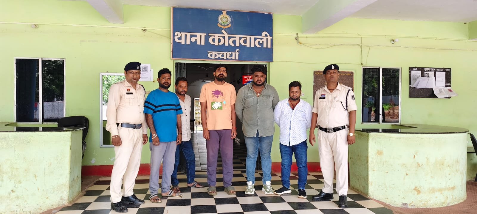 अवैध शराब पर पुलिस की ताबड़तोड़ कार्रवाई, पाँच ढाबा संचालक गिरफ्तार 1 अवैध शराब पर पुलिस की ताबड़तोड़ कार्रवाई, पाँच ढाबा संचालक गिरफ्तार
