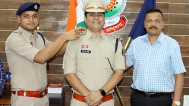 कबीरधाम पुलिस में पदोन्नति, विमल लावनिया ने संभाली निरीक्षक की नई जिम्मेदारी, SP ने लगाया स्टार 9 कबीरधाम पुलिस में पदोन्नति, विमल लावनिया ने संभाली निरीक्षक की नई जिम्मेदारी, SP ने लगाया स्टार