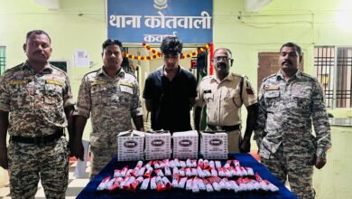 पिता की दुकान से चोरी कर बच्चों को बेचता था नशे की सामग्री, युवक गिरफ्तार, 62 सॉल्यूशन ट्यूब बरामद 7 पिता की दुकान से चोरी कर बच्चों को बेचता था नशे की सामग्री, युवक गिरफ्तार, 62 सॉल्यूशन ट्यूब बरामद