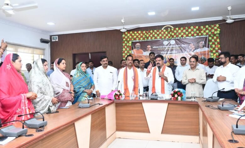 ग्रामीण महिलाओं के सशक्तिकरण की नई पहल ‘दीदी के गोठ’ रेडियो कार्यक्रम का हुआ शुभारंभ, उपमुख्यमंत्री विजय शर्मा हुए शामिल