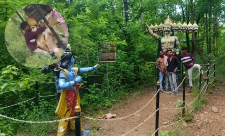 नशे में धुत युवकों ने भगवान श्रीराम व हनुमान की मूर्तियों का किया अपमान, हिंदू संगठनों में आक्रोश 6 नशे में धुत युवकों ने भगवान श्रीराम व हनुमान की मूर्तियों का किया अपमान, हिंदू संगठनों में आक्रोश