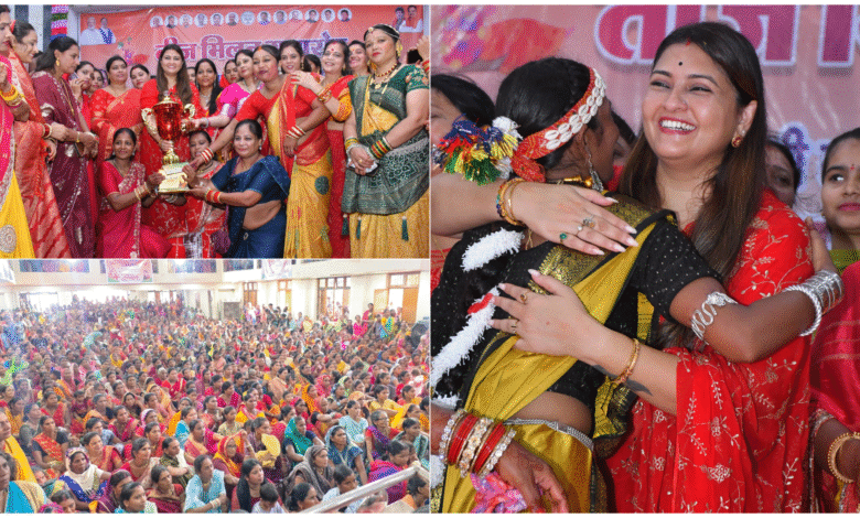 पंडरिया विधायक भावना बोहरा ने महिलाओं संग मनाया तीज मिलन, नृत्य प्रतियोगिता में दिखा उत्साह 3 पंडरिया विधायक भावना बोहरा ने महिलाओं संग मनाया तीज मिलन, नृत्य प्रतियोगिता में दिखा उत्साह