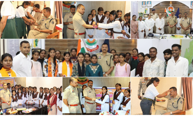 कबीरधाम में बहनों ने पुलिस भाइयों को बांधी राखी, लिया सुरक्षा का संकल्प 7 कबीरधाम में बहनों ने पुलिस भाइयों को बांधी राखी, लिया सुरक्षा का संकल्प