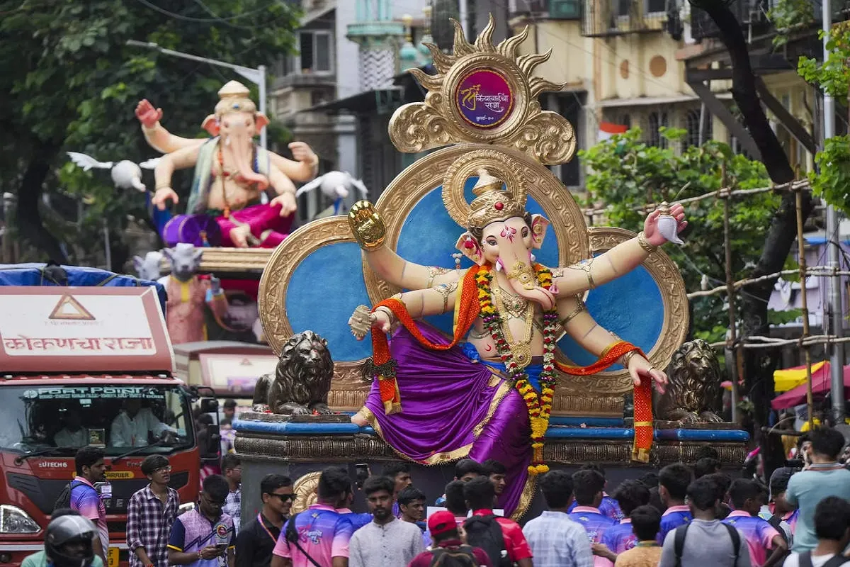 गणेश उत्सव को लेकर प्रशासन की सख्त गाइडलाइन, बिना अनुमति पंडालों पर कार्रवाई 1 गणेश उत्सव को लेकर प्रशासन की सख्त गाइडलाइन, बिना अनुमति पंडालों पर कार्रवाई