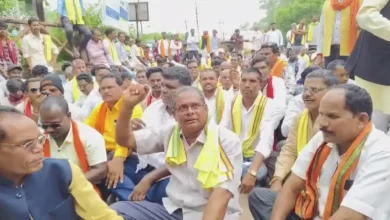 सीएम विष्णुदेव साय का अपमान: आदिवासी समाज का विरोध प्रदर्शन, कांग्रेस नेता की गिरफ्तारी की मांग 1 सीएम विष्णुदेव साय का अपमान: आदिवासी समाज का विरोध प्रदर्शन, कांग्रेस नेता की गिरफ्तारी की मांग