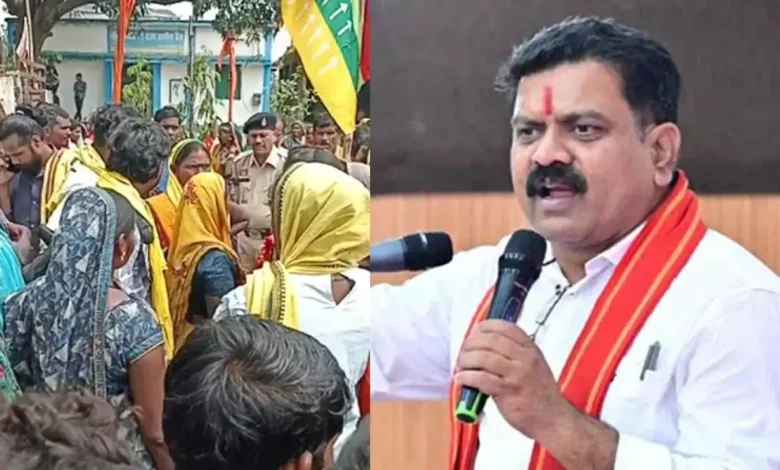 कामठी गांव में दुर्गा प्रतिमा स्थापना विवाद पर गृहमंत्री विजय शर्मा का सख्त संदेश: माता वहीं विराजेंगी, जहां परंपरा से विराजती आ रही हैं 6 कामठी गांव में दुर्गा प्रतिमा स्थापना विवाद पर गृहमंत्री विजय शर्मा का सख्त संदेश: माता वहीं विराजेंगी, जहां परंपरा से विराजती आ रही हैं