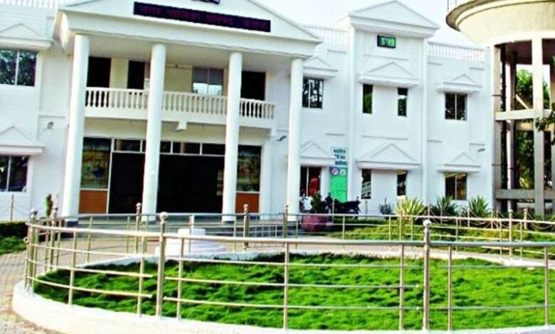 कवर्धा नगर पालिका की लापरवाही से बढ़ा जल संकट, चार दिन से सूखे नल जनता परेशान 7 कवर्धा नगर पालिका की लापरवाही से बढ़ा जल संकट, चार दिन से सूखे नल जनता परेशान