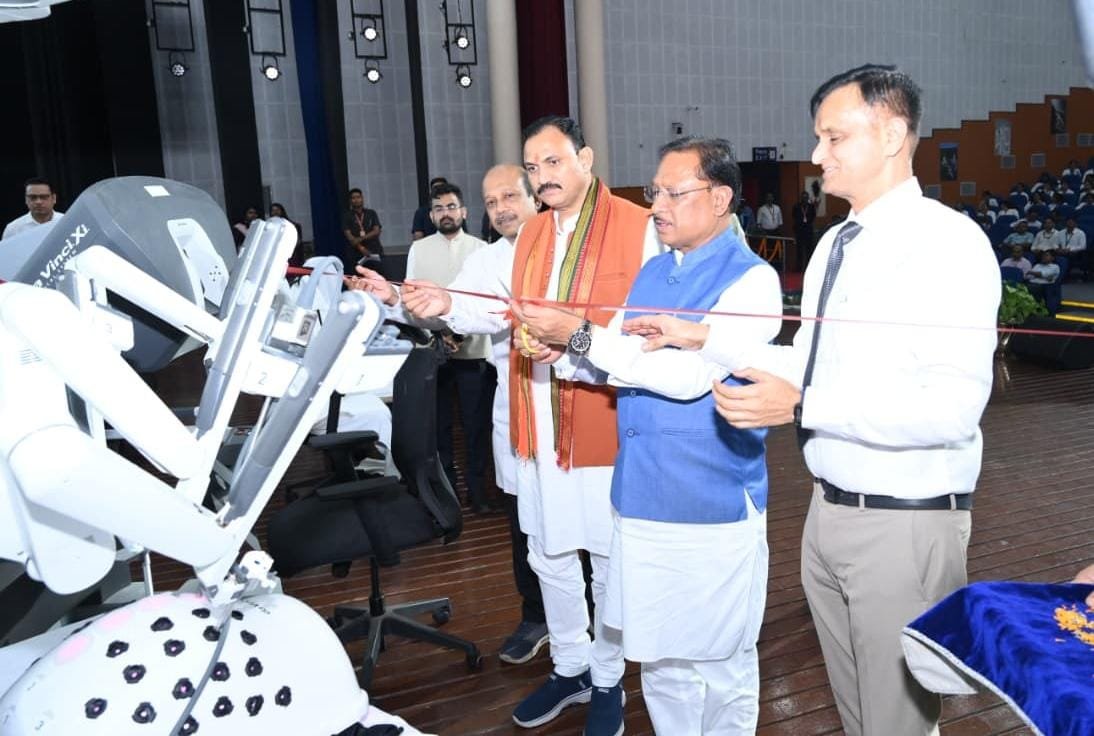एम्स रायपुर में ‘देव हस्त’ रोबोटिक सर्जिकल सिस्टम का मुख्यमंत्री ने किया शुभारंभ
