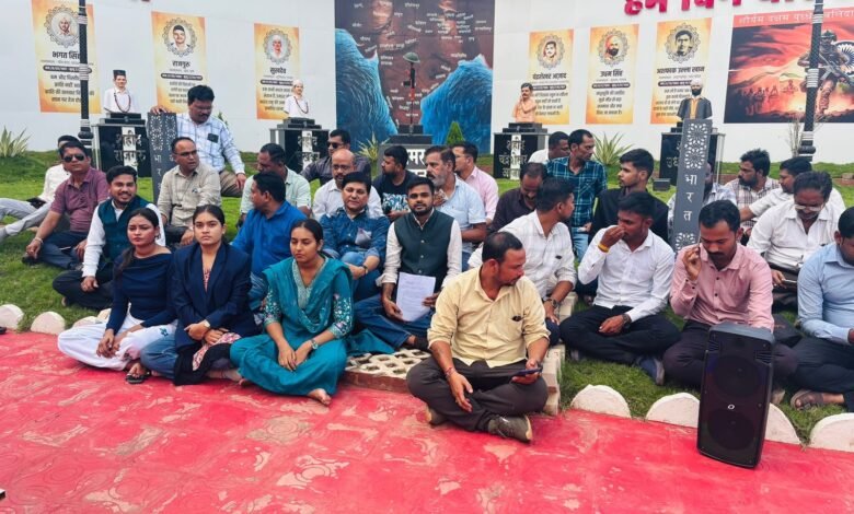 कवर्धा में पत्रकार पर जानलेवा हमला, फैक्ट्री मालिक की गुंडागर्दी के खिलाफ मीडिया कर्मियों का सड़क पर आक्रोश 4 6c187406 6bd5 4344 a40e 6a53506215d2