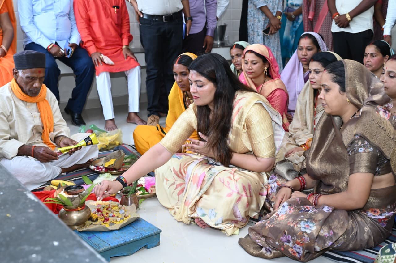 मोहतराखुर्द में महतारी सदन के उद्घाटन में शामिल हुईं विधायक भावना बोहरा, बाजार चारभाठा एवं ढोरली में किया 46 लाख के विकास कार्यों का भूमिपूजन 1 IMG 20250923 WA0048