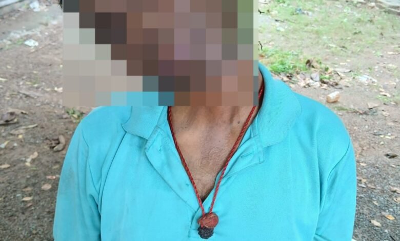 रायपुर पुलिस लाइन में प्रधान आरक्षक ने फांसी लगाकर दी जान, मानसिक दबाव की आशंका 1 रायपुर पुलिस लाइन में प्रधान आरक्षक ने फांसी लगाकर दी जान, मानसिक दबाव की आशंका