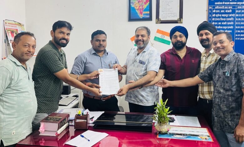 व्यापारी संघ के प्रतिनिधि मंडल ने GSTअधिकारियों से की मुलाक़ात, व्यापारियों की समस्याएँ रखीं, अवैध वसूली पर कार्रवाई, व्यापारी हेल्प डेस्क, सेमिनार व ट्रेनिंग की मांग 8 व्यापारी संघ के प्रतिनिधि मंडल ने GSTअधिकारियों से की मुलाक़ात, व्यापारियों की समस्याएँ रखीं, अवैध वसूली पर कार्रवाई, व्यापारी हेल्प डेस्क, सेमिनार व ट्रेनिंग की मांग