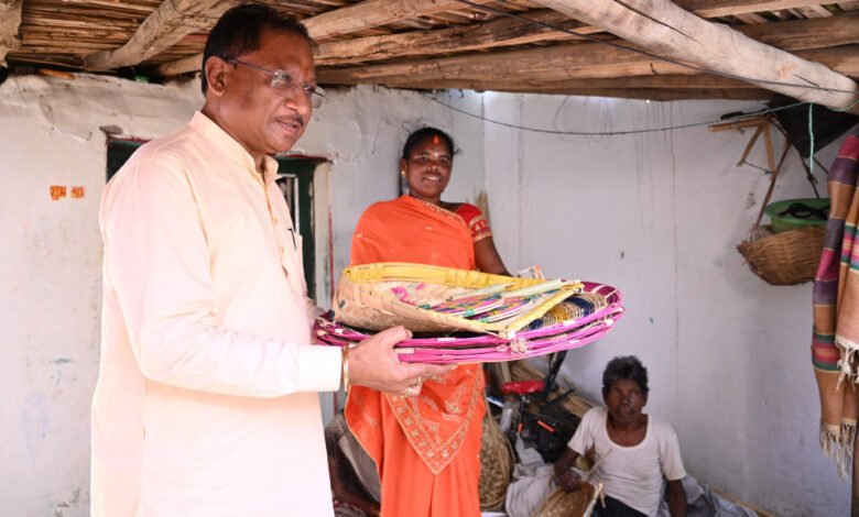 अचानक आपके बाजार में खरीदारी करते दिख सकते हैं मुख्यमंत्री विष्णु देव साय, ग्राहकों और व्यापारियों से करेंगे सीधा संवाद… 3 अचानक आपके बाजार में खरीदारी करते दिख सकते हैं मुख्यमंत्री विष्णु देव साय, ग्राहकों और व्यापारियों से करेंगे सीधा संवाद…