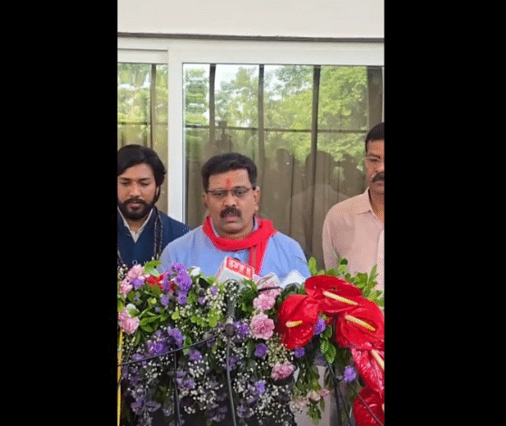 रायपुर के मतदाता, कवर्धा में भी वोट – गृहमंत्री विजय शर्मा का आरोप, पूर्व मंत्री मोहम्मद अकबर पर फर्जी मतदान के सबूत 7 रायपुर के मतदाता, कवर्धा में भी वोट – गृहमंत्री विजय शर्मा का आरोप, पूर्व मंत्री मोहम्मद अकबर पर फर्जी मतदान के सबूत