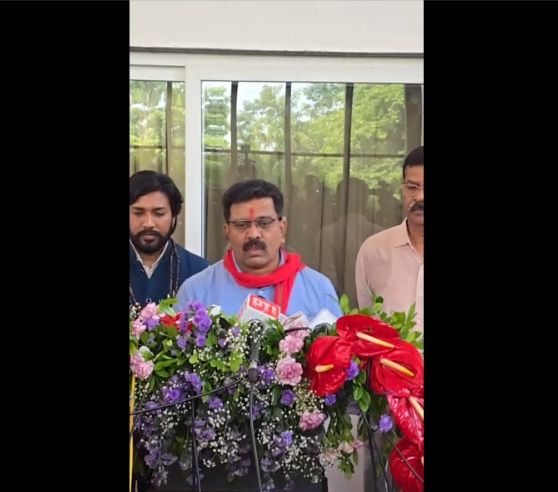 रायपुर के मतदाता, कवर्धा में भी वोट – गृहमंत्री विजय शर्मा का आरोप, पूर्व मंत्री मोहम्मद अकबर पर फर्जी मतदान के सबूत 1 रायपुर के मतदाता, कवर्धा में भी वोट – गृहमंत्री विजय शर्मा का आरोप, पूर्व मंत्री मोहम्मद अकबर पर फर्जी मतदान के सबूत