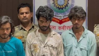 कवर्धा में आदिवासी छात्रा के साथ सामूहिक दुष्कर्म, पुलिस ने 36 घंटे में तीनों आरोपियों को किया गिरफ्तार 1 कवर्धा में आदिवासी छात्रा के साथ सामूहिक दुष्कर्म, पुलिस ने 36 घंटे में तीनों आरोपियों को किया गिरफ्तार