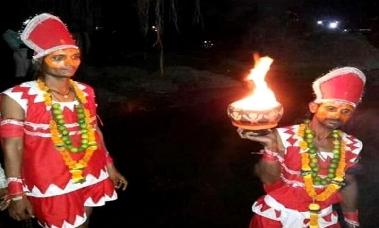 अष्टमी पर खप्पर यात्रा: कबीरधाम पुलिस ने सुरक्षा के किए पुख्ता इंतज़ाम 7 अष्टमी पर खप्पर यात्रा: कबीरधाम पुलिस ने सुरक्षा के किए पुख्ता इंतज़ाम