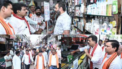 कवर्धा के बाजार में उपमुख्यमंत्री विजय शर्मा का सरप्राइज विज़िट – जानिए क्या कहा व्यापारियों और ग्राहकों ने! 1 कवर्धा के बाजार में उपमुख्यमंत्री विजय शर्मा का सरप्राइज विज़िट – जानिए क्या कहा व्यापारियों और ग्राहकों ने!