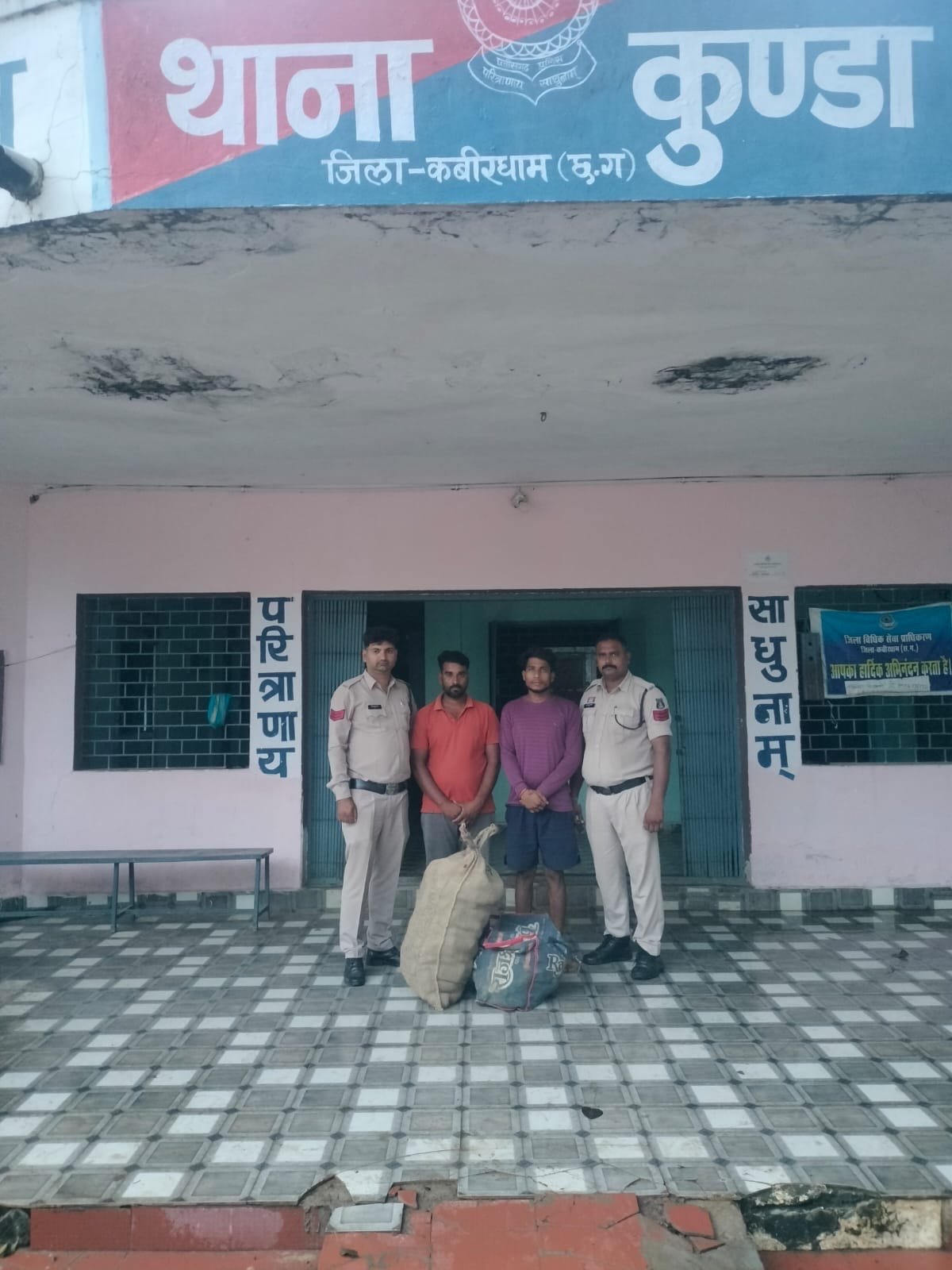 कबीरधाम पुलिस की बड़ी कार्रवाई, ड्राई डे पर अवैध शराब बेचने की कोशिश नाकाम 1 000b140c 155d 4201 980f e59ebc6fc47a