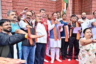 मुख्यमंत्री ने दिलाई राष्ट्रीय एकता की शपथ:स्कूली बच्चों, जनप्रतिनिधियों और आमजनों के साथ ‘एकता दौड़’ में हुए शामिल 1 11
