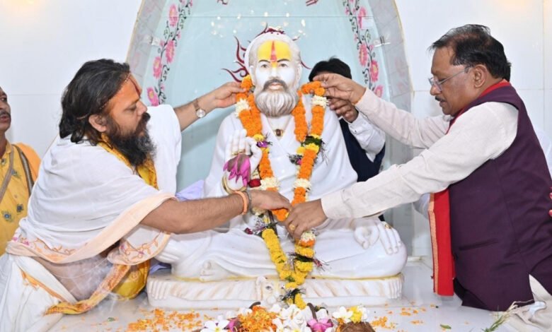 संतों के आशीर्वाद और जनसहयोग से छत्तीसगढ़ आगे बढ़ रहा है विकास और आस्था के मार्ग पर - मुख्यमंत्री विष्णु देव साय 3 1759854586 aedf4290ef6b37890f83 1