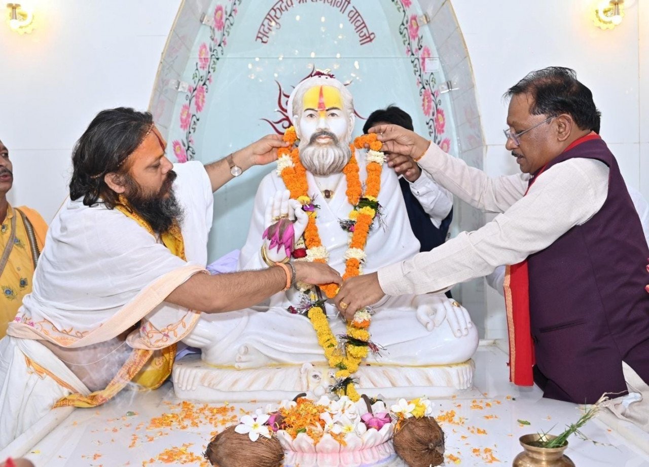 संतों के आशीर्वाद और जनसहयोग से छत्तीसगढ़ आगे बढ़ रहा है विकास और आस्था के मार्ग पर - मुख्यमंत्री विष्णु देव साय 1 1759854586 aedf4290ef6b37890f83 1