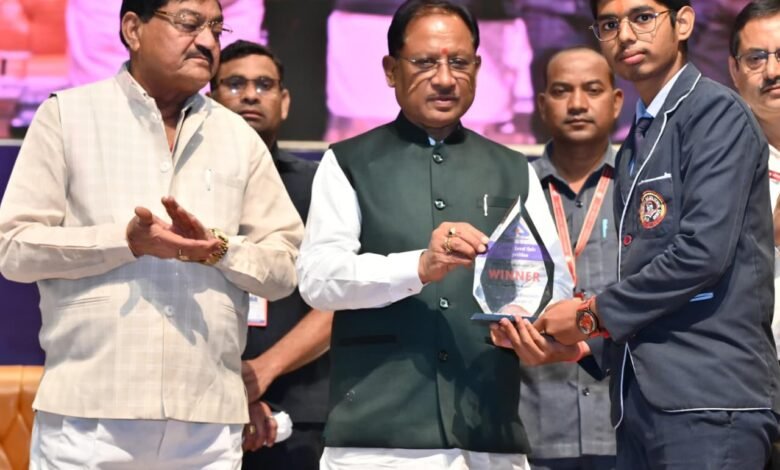 विश्व मानक दिवस के अवसर पर आयोजित मानक महोत्सव में शामिल हुए मुख्यमंत्री विष्णु देव साय, कहा — गुणवत्ता और मानक ही आत्मनिर्भर भारत की पहचान 10 विश्व मानक दिवस के अवसर पर आयोजित मानक महोत्सव में शामिल हुए मुख्यमंत्री विष्णु देव साय, कहा — गुणवत्ता और मानक ही आत्मनिर्भर भारत की पहचान