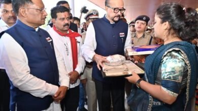 पुलिस स्मृति दिवस परेड में हुए शामिल राज्यपाल रमेन डेका और मुख्यमंत्री विष्णु देव साय, शहीद स्मारक में पुष्पचक्र अर्पित कर शहीद जवानों को दी भावभीनी श्रद्धांजलि 4 पुलिस स्मृति दिवस परेड में हुए शामिल राज्यपाल रमेन डेका और मुख्यमंत्री विष्णु देव साय, शहीद स्मारक में पुष्पचक्र अर्पित कर शहीद जवानों को दी भावभीनी श्रद्धांजलि