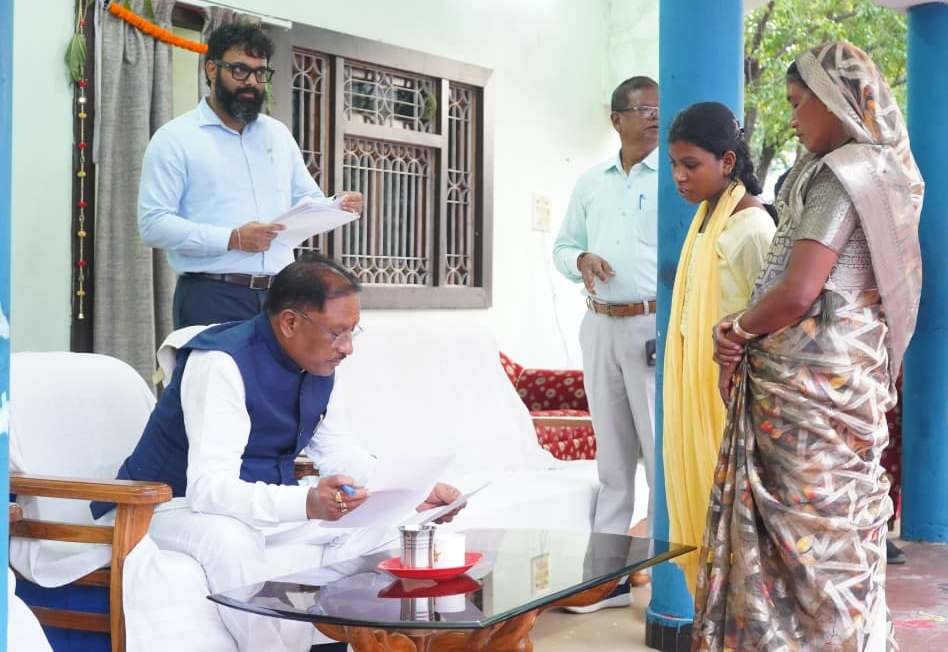 मुख्यमंत्री विष्णु देव साय ने बगिया में सुनी आम जनता की समस्याएं 1 मुख्यमंत्री विष्णु देव साय ने बगिया में सुनी आम जनता की समस्याएं