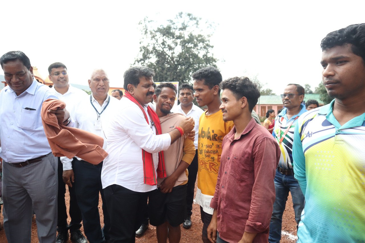 उपमुख्यमंत्री विजय शर्मा ने सुदूर वनांचल ग्राम कच्चापाल में बस्तर ओलंपिक 2025 का किया शुभारंभ 1 उपमुख्यमंत्री विजय शर्मा ने सुदूर वनांचल ग्राम कच्चापाल में बस्तर ओलंपिक 2025 का किया शुभारंभ