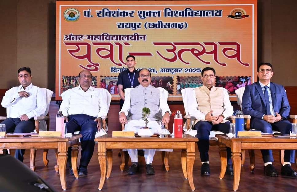 उपमुख्यमंत्री अरुण साव ने युवा उत्सव का किया शुभारंभ, तीन दिनों तक नृत्य, संगीत, साहित्य, थिएटर और फाइन आर्ट्स में युवा अपने हुनर का करेंगे प्रदर्शन 1 उपमुख्यमंत्री अरुण साव ने युवा उत्सव का किया शुभारंभ, तीन दिनों तक नृत्य, संगीत, साहित्य, थिएटर और फाइन आर्ट्स में युवा अपने हुनर का करेंगे प्रदर्शन