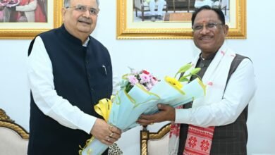 मुख्यमंत्री विष्णु देव साय को विधानसभा अध्यक्ष डॉ. रमन सिंह ने नवीन विधानसभा भवन के लोकार्पण समारोह में शामिल होने का दिया आमंत्रण 5 मुख्यमंत्री विष्णु देव साय को विधानसभा अध्यक्ष डॉ. रमन सिंह ने नवीन विधानसभा भवन के लोकार्पण समारोह में शामिल होने का दिया आमंत्रण