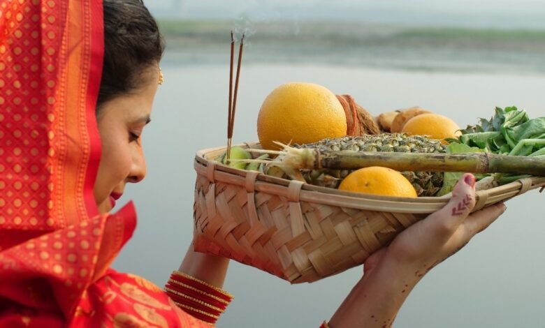 छत्तीसगढ़ में छठ महापर्व की धूम: रायपुर से बिलासपुर तक सजे घाट, आज शाम व्रती महिलाएं डूबते सूर्य को देंगी अर्घ्य 11 Chhath Puja items 1730737142215