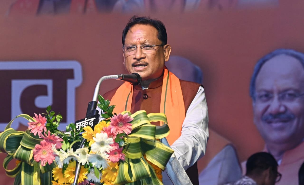डब्लू आर एस कॉलोनी में रावण दहन: राज्यपाल रमेन डेका और मुख्यमंत्री विष्णु देव साय की उपस्थिति में उमड़ा उत्साह 2 रावण दहन