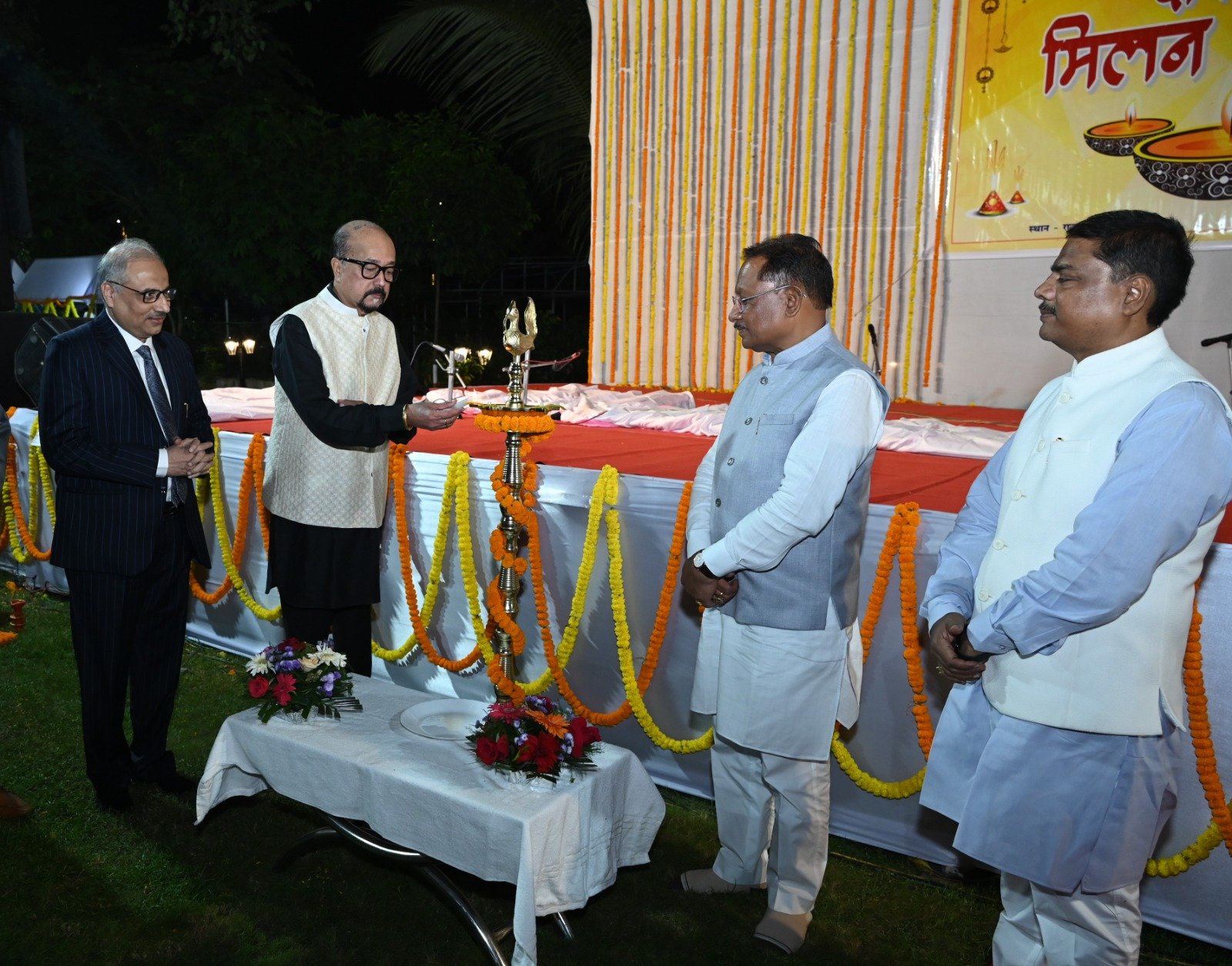 राजभवन में दीपावली मिलन समारोह का हुआ आयोजन, मुख्यमंत्री सहित जनप्रतिनिधिगण एवं गणमान्य नागरिक रहे उपस्थित 1 IMG 20251023 WA0005
