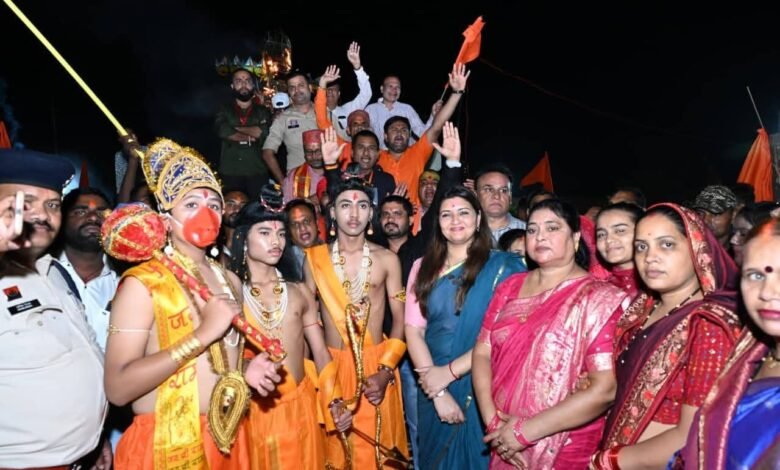विजयादशमी का पर्व हमें अपने अंदर निहित अहंकार को दूर कर सबकी सेवा,सत्कार एवं भाईचारे के लिए प्रेरित करता है : भावना बोहरा 11 विजयादशमी का पर्व हमें अपने अंदर निहित अहंकार को दूर कर सबकी सेवा,सत्कार एवं भाईचारे के लिए प्रेरित करता है : भावना बोहरा