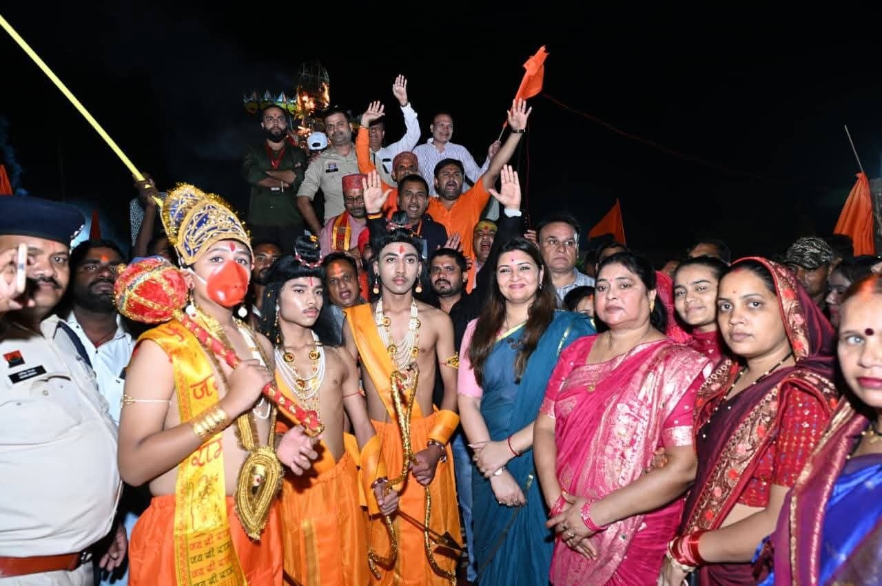 विजयादशमी का पर्व हमें अपने अंदर निहित अहंकार को दूर कर सबकी सेवा,सत्कार एवं भाईचारे के लिए प्रेरित करता है : भावना बोहरा 1 विजयादशमी का पर्व हमें अपने अंदर निहित अहंकार को दूर कर सबकी सेवा,सत्कार एवं भाईचारे के लिए प्रेरित करता है : भावना बोहरा