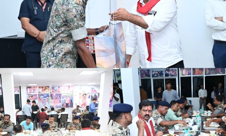 नक्सल विरोधी अभियान में घायल वीर जवानों का गृहमंत्री विजय शर्मा ने किया आत्मीय सम्मान 2 photo output 8