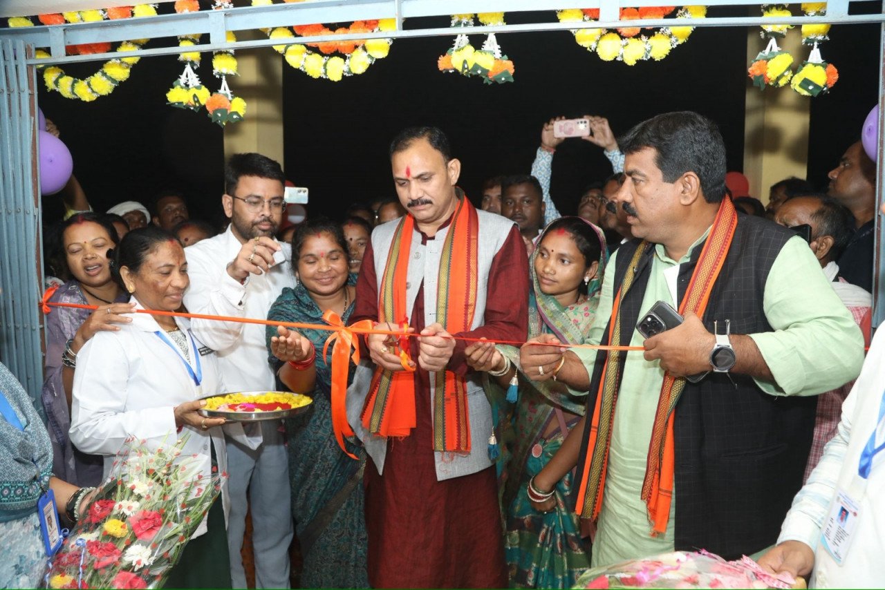 स्वास्थ्य मंत्री श्याम बिहारी जायसवाल ने किया प्राथमिक स्वास्थ्य केंद्र कुर्रूटोला का लोकार्पण 1 wwwww